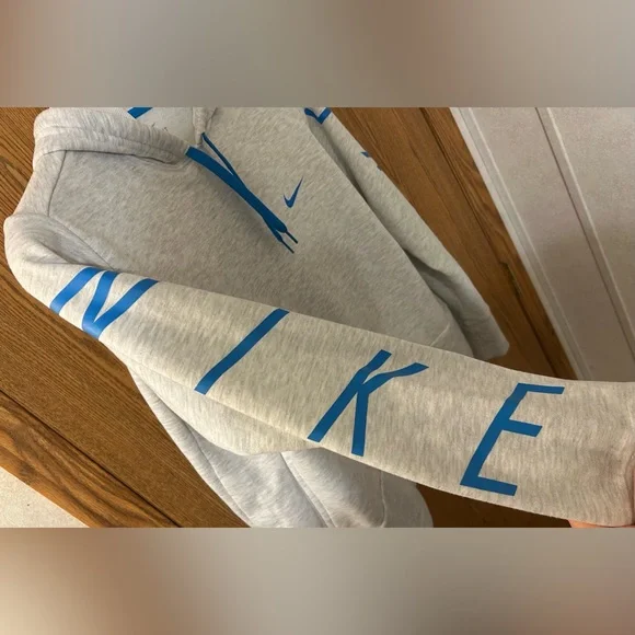 Nike Super Soft Graphic Hoodie - Picture 3 of 7